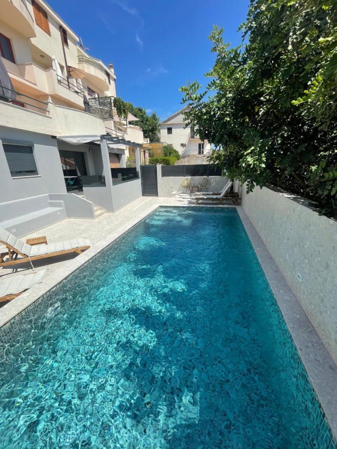 Apartments Belic With Pool Jelsa  Exteriör bild