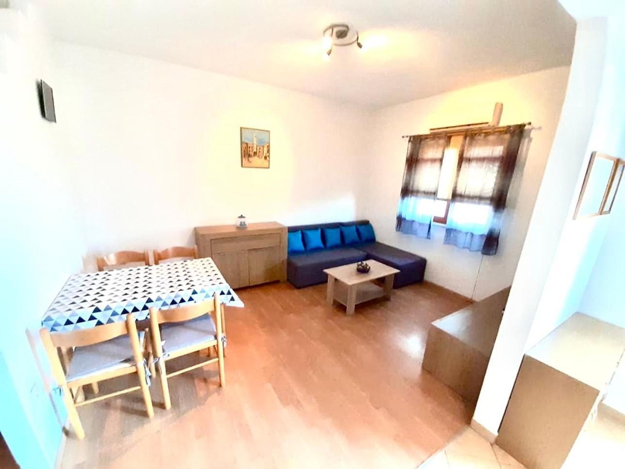 Apartments Belic With Pool Jelsa  Exteriör bild