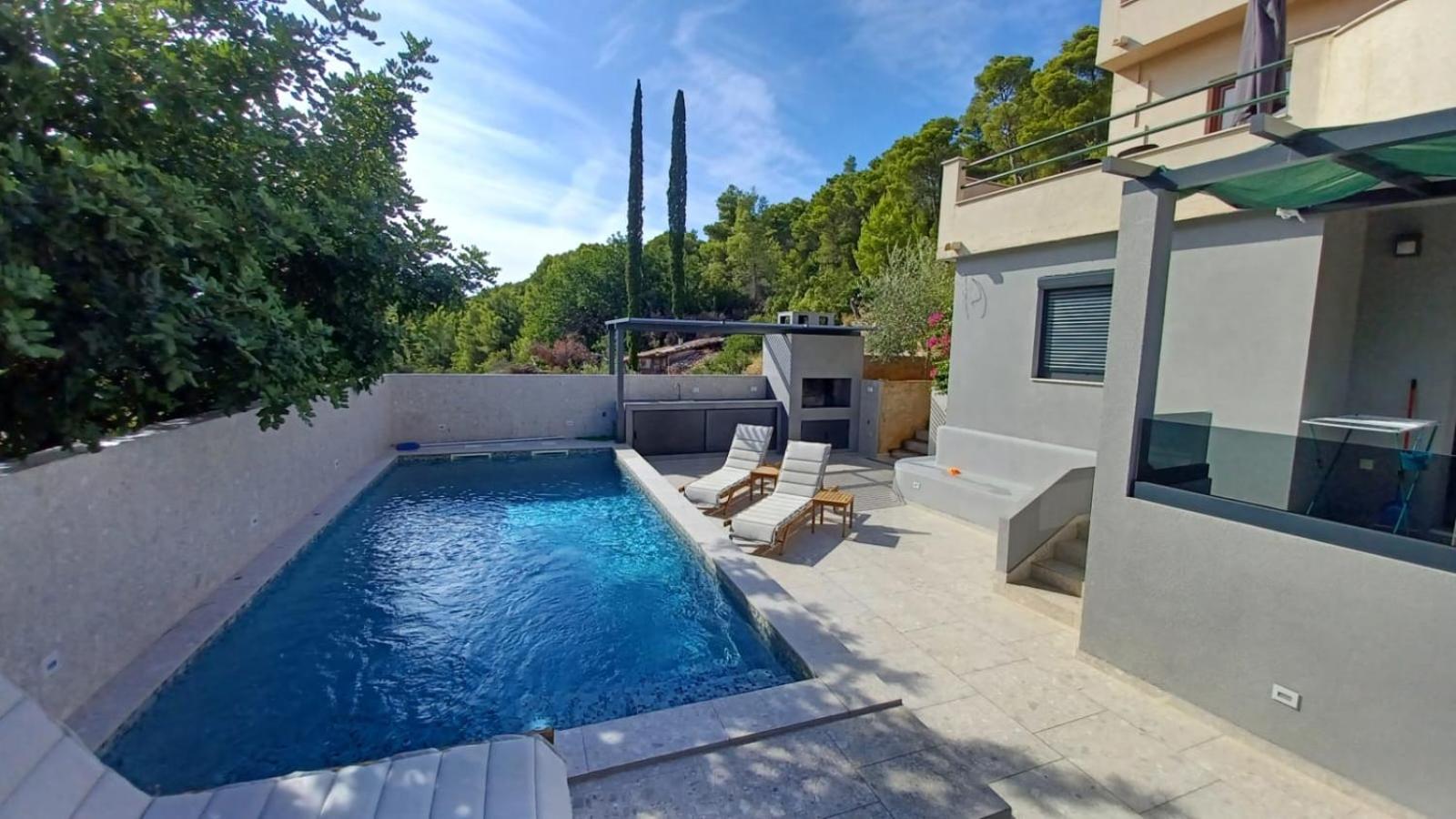 Apartments Belic With Pool Jelsa  Exteriör bild
